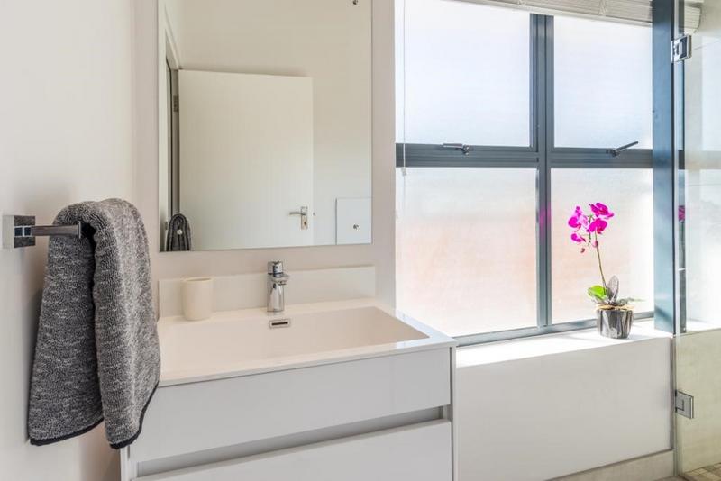 To Let 2 Bedroom Property for Rent in Beach Estate Western Cape